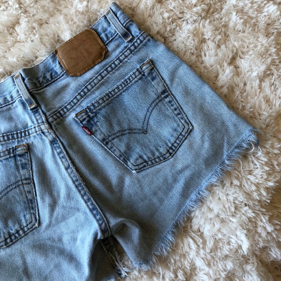 Levi's Pants - 🌻Vintage🌻 Levi’s Light Wash Denim Cutoff Shorts